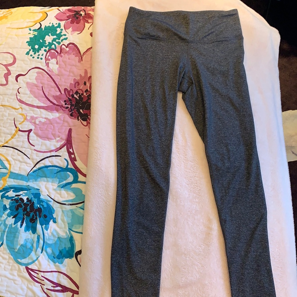 Gray yoga leggings
